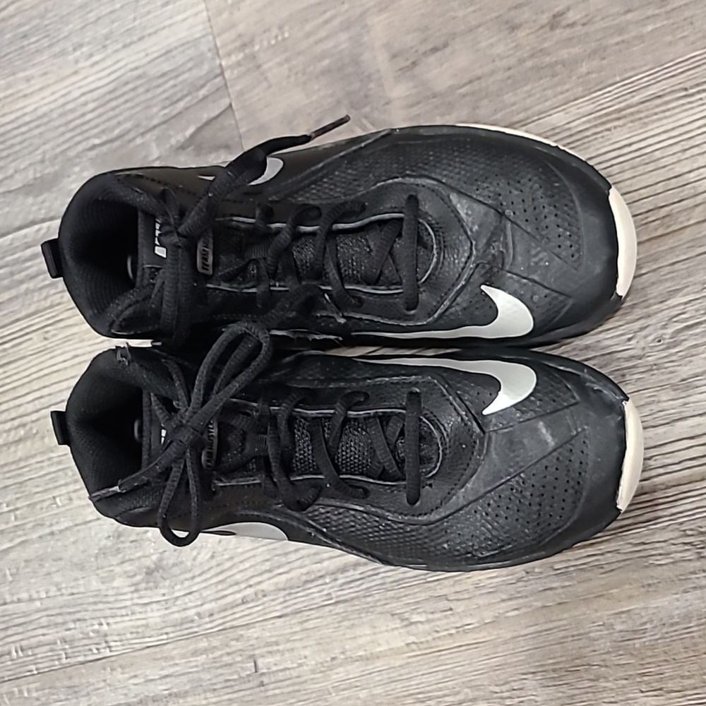 NIke Team Hustle DT High Top Sneakers Size 4